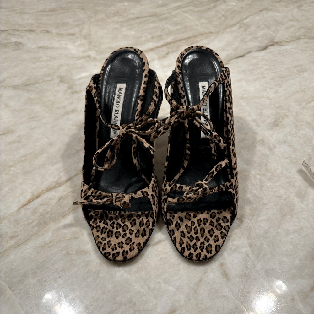 EUC LEOPARD SUEDE MANOLOS SZ 39